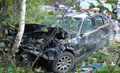 Sumqayıtda maşın ağaca çırpıldı, sürücü öldü