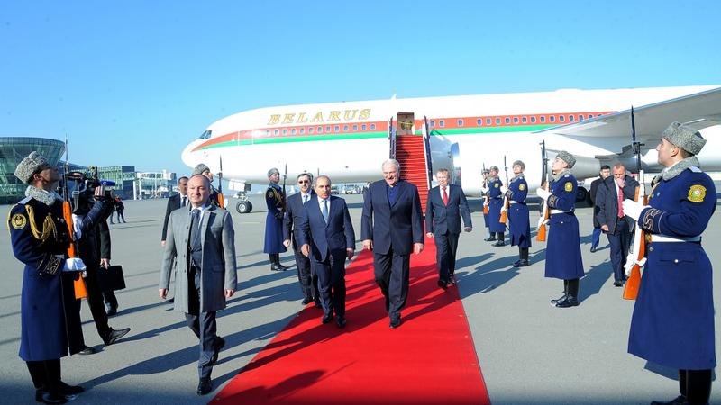 Lukaşenko Azərbaycana rəsmi səfərə gəlib