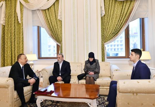 Prezident Çingiz Qurbanovun ailə üzvləri ilə görüşdü 