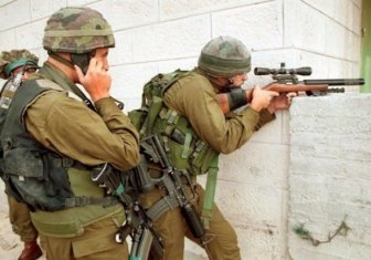 İsrail hərbçiləri onlara bıçaqla hücum edən fələstinlini öldürüb