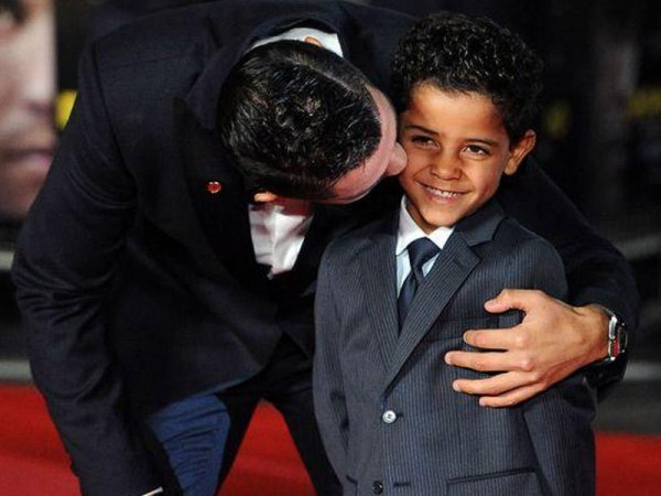 Ronaldonun oğlu atası kimi qol vurdu