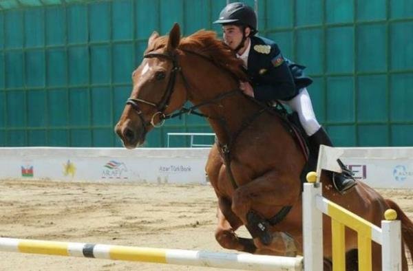 Azərbaycan polisi atı ilə heyran etdi