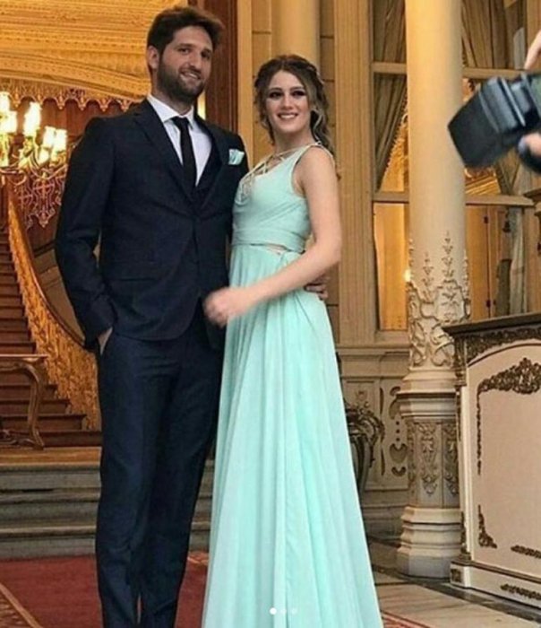 Türkiyəli aktrisa nişanlandı