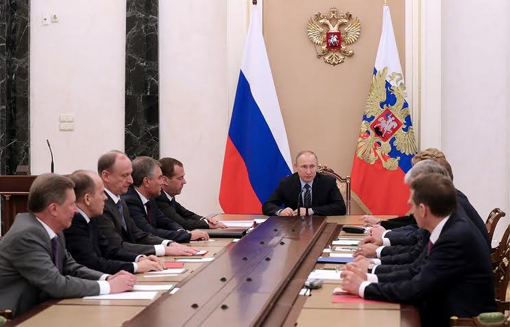 Putin təcili toplantı keçirdi