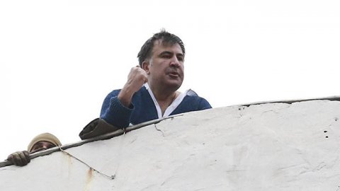 Saakaşvili dama qalxmasının səbəbini açıqladı:POLİSLƏR...