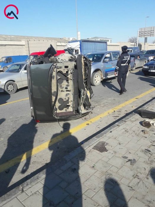 BAKIDA DƏHŞƏT: avtomobil ortadan bölündü, sürücü öldü