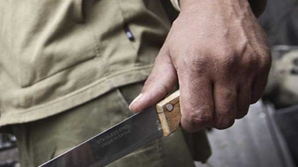 57 yaşlı kişi özünü bıçaqladı