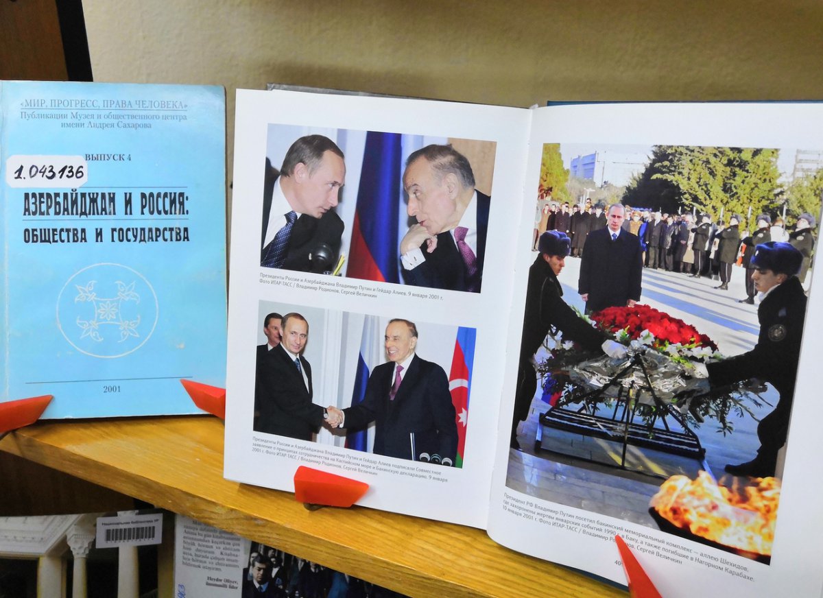  Udmurt Milli Kitabxanasında ümummilli lider Heydər Əliyevin anım günü keçirildi
