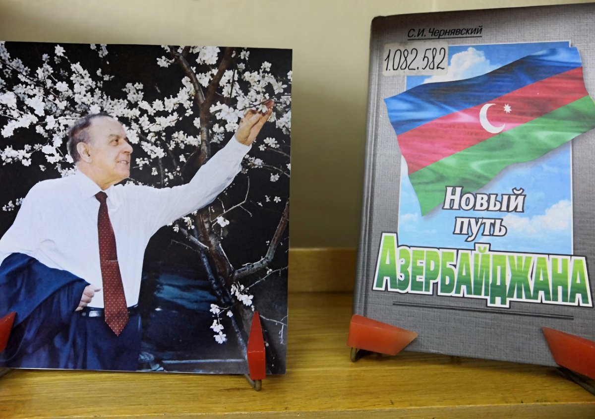  Udmurt Milli Kitabxanasında ümummilli lider Heydər Əliyevin anım günü keçirildi