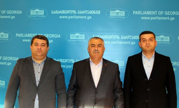 Hakim partiyanın deputatlarından azərbaycanlılara dəstək