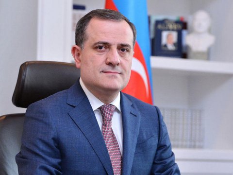 Ceyhun Bayramov yeni rektoru kollektivə təqdim etdi
