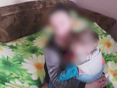 İlin ən iyrənc cinayəti: 4 yaşlı oğlunu zorlayıb videoları satan ana tutuldu - VİDEO