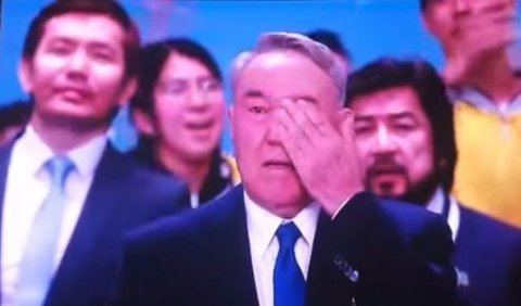 Nazarbayev ağladı 