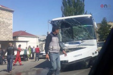 Bakıda avtobus qəzası: yaralılardan 2-sinin vəziyyəti ağırdır