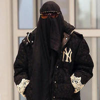 Madonna niqaba büründü - Şəkil