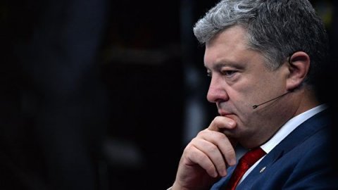 Ukrayna prezidenti Poroşenko sorğuya çəkilib