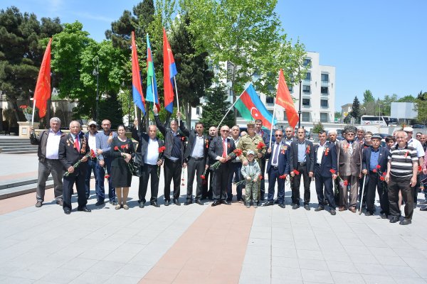 Azərbaycan kommunistlərindən bayram mitinqi – Bakıda