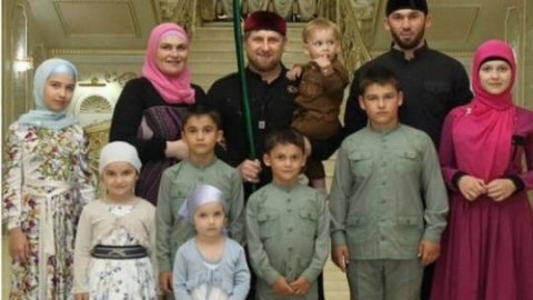 Ramzan Kadırovun, arvadı və 11 azyaşlı övladının illik gəliri - Putinsayağı deklarasiya