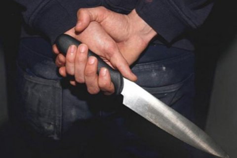 Bakıda 20 yaşlı oğlan ürəyindən bıçaqlandı