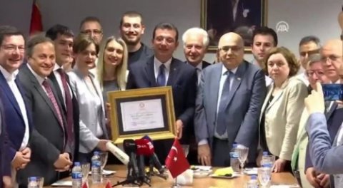 Əkrəm İmamoğlu sədrlik mandatını aldı 