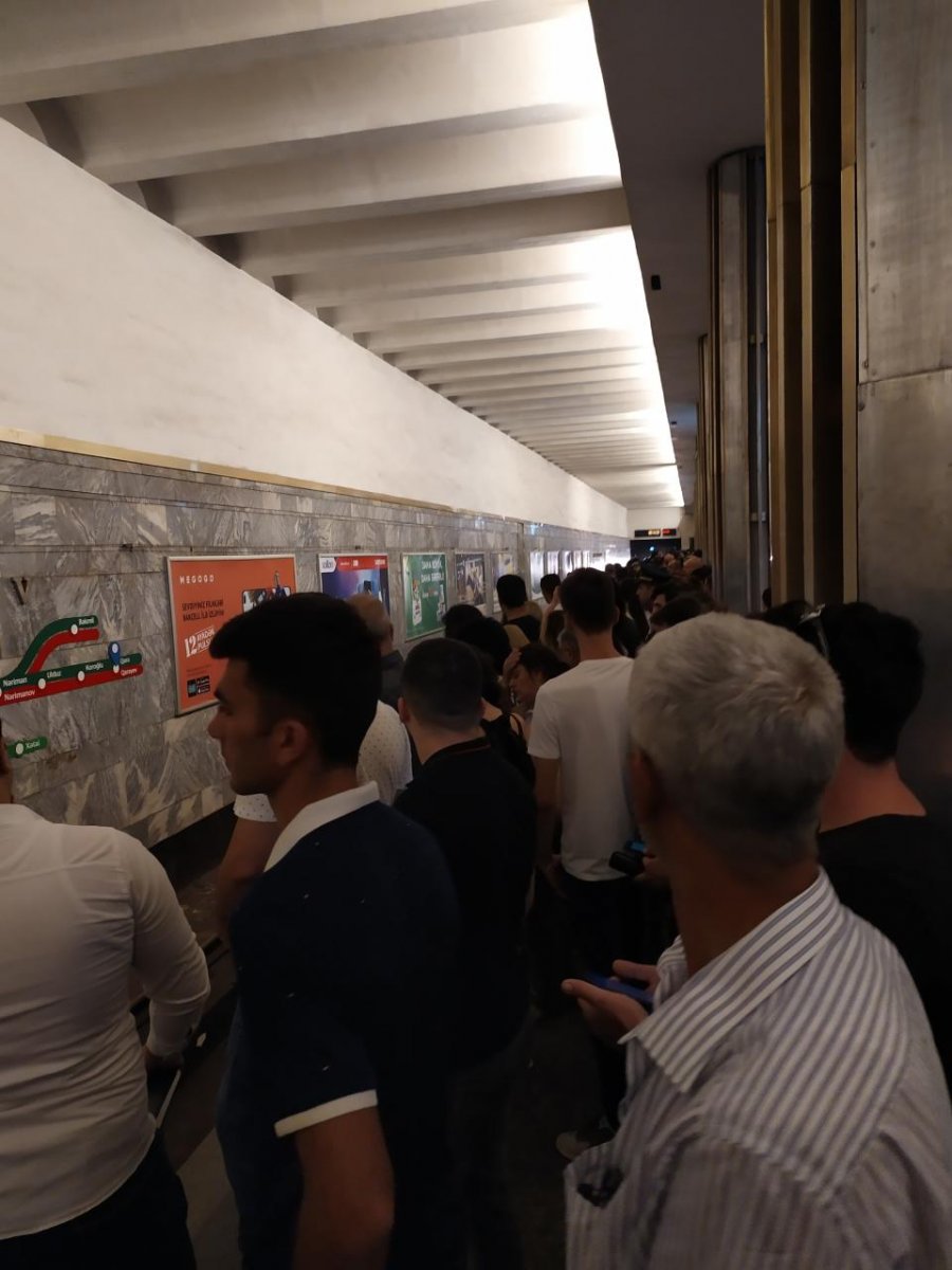 Bakı metrosunda hərəkət İFLİC OLDU - Sərnişinlər qatarda gözlədilər - ŞƏKİL
