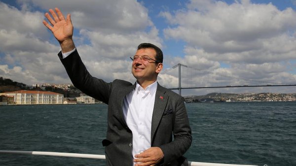 Türkiyə siyasətinin yeni parlayan ulduzu - Əkrəm İmamoğlu kimdir?