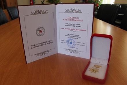 Azərbaycanlı alimə “Beynəlxalq Qızıl Ulduz” medalı verildi - Şəkil