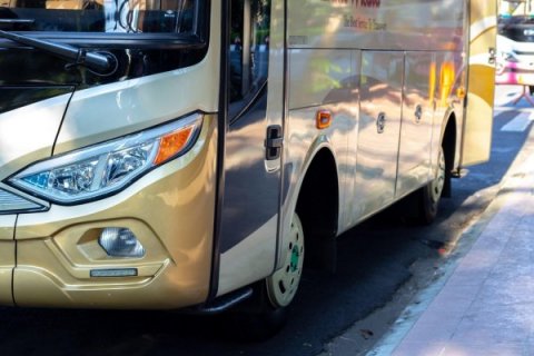 Azərbaycanda DƏHŞƏT: Avtobus 2 yaşlı uşağın ayaqlarının üzərindən keçdi