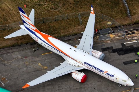 Çexiyaya məxsus "Boeing 737" təyyarəsi Yunanıstandan bir mühərriklə qayıdıb