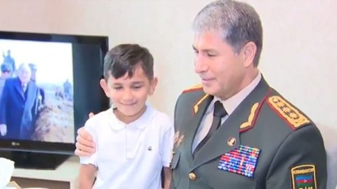 Hərbçi oğlu Vilayət Eyvazova şeir dedi - VİDEO