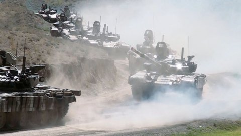 Azərbaycan bu tanklarla təlimlərə başladı