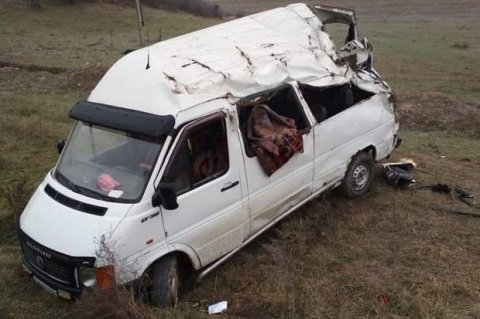 Rusiyada azərbaycanlıların olduğu mikroavtobus qəzaya uğradı: ölənlər var