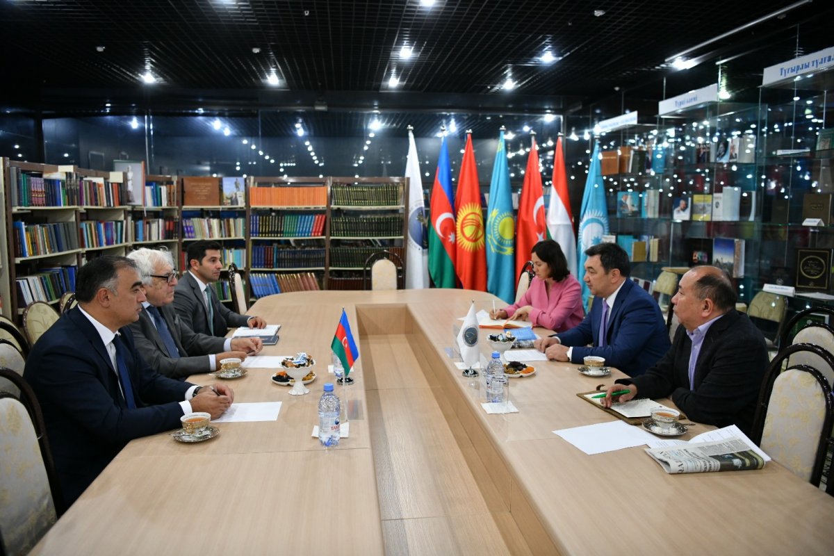 BTA prezidenti Azərbaycan Yazıçılar Birliyinin sədri ilə görüşüb