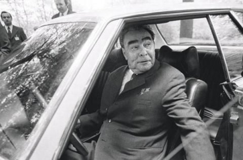 Moskvada Brejnevin sürücülük vəsiqəsi hərraca çıxarıldı - ŞƏKİL