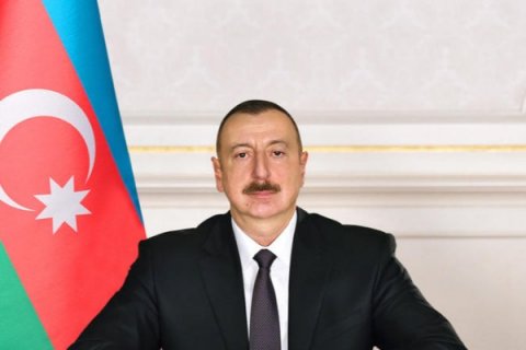 İlham Əliyev “Heydər Əliyev” ordenini Şeyxülislama təqdim etdi