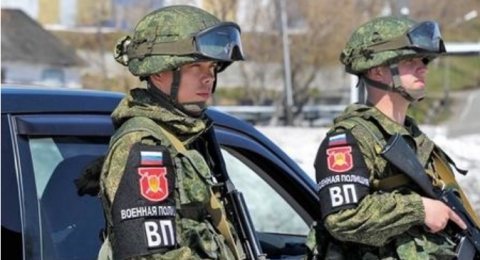 Rus hərbçiləri ABŞ hərbi bazasını nəzarətə götürdü Rus hərbçiləri ABŞ hərbi bazasını nəzarətə götürdü