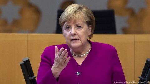 Angela Merkel çətin vəziyyətə düşdü 