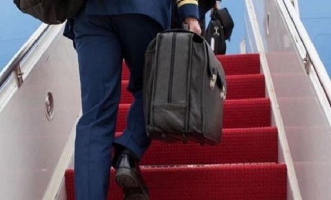 Putinin sirli çantası ilk dəfə görüntüləndi - Görün içində nələr var/ŞƏKİLLƏR