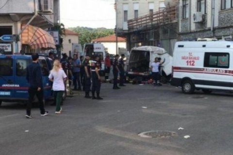 Türkiyədə DƏHŞƏTLİ HADİSƏ: 8-i uşaq olmaqla 12 nəfər öldü - VİDEO