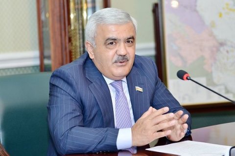 Rövnəq Abdullayev AFFA prezidentliyinə namizəd oldu