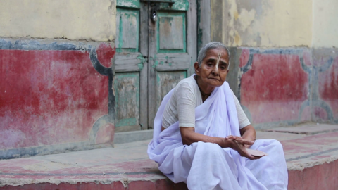Hindistanda uşaqları yaşlı qadınları evdən qovurlar - SƏBƏB