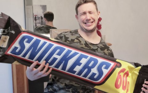 Dünyanın ən böyük "Snickers"i hazırlandı - Rekordlar kitabına düşdü - VİDEO