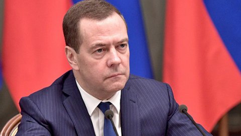 Medvedev hökumətin istefa səbəblərini açıqladı