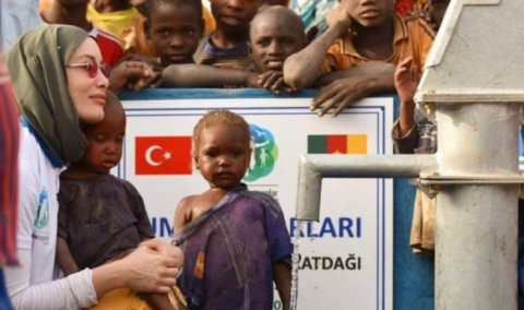 Evini satıb Afrikada su quyuları açdırdı -ŞƏKİLLƏR