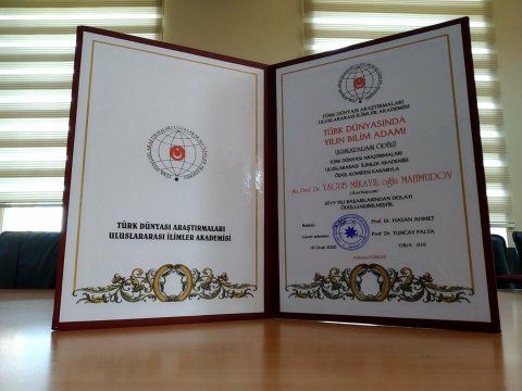 Yaqub Mahmudov “Türk dünyasında ilin elm adamı” beynəlxalq mükafatına layiq görüldü