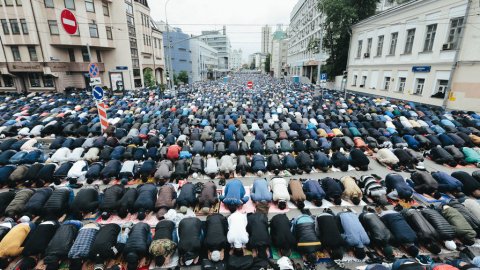 Rusiya Ramazanda məsciddə namazı qadağan edir