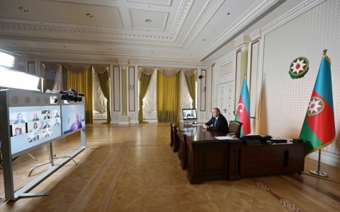 İlham Əliyev AYİB-in prezidenti ilə videokonfrans keçirdi - ŞƏKİLLƏR