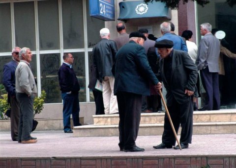 Azərbaycanda pensiya yaşı azaldılır - YENİLİK