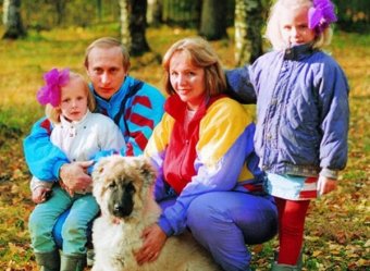 Putinin qızlarının nadir şəkilləri yayıldı 