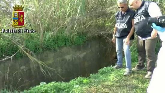 Qayınatası ilə yatdı, oğlunu boğub öldürdü 